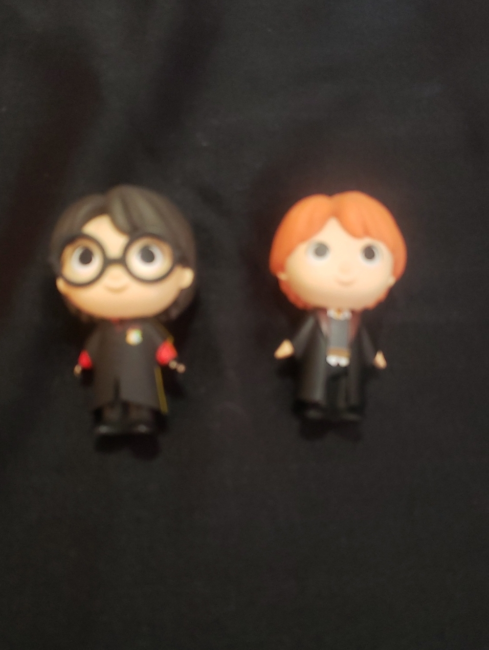 Mini Harry Potter Series 1 RON WEASLEY Vinyl Figure and 1 Harry Potter Black Rob